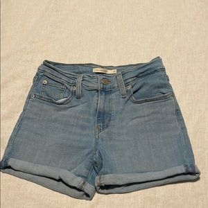 Levi’s mid length short size 25